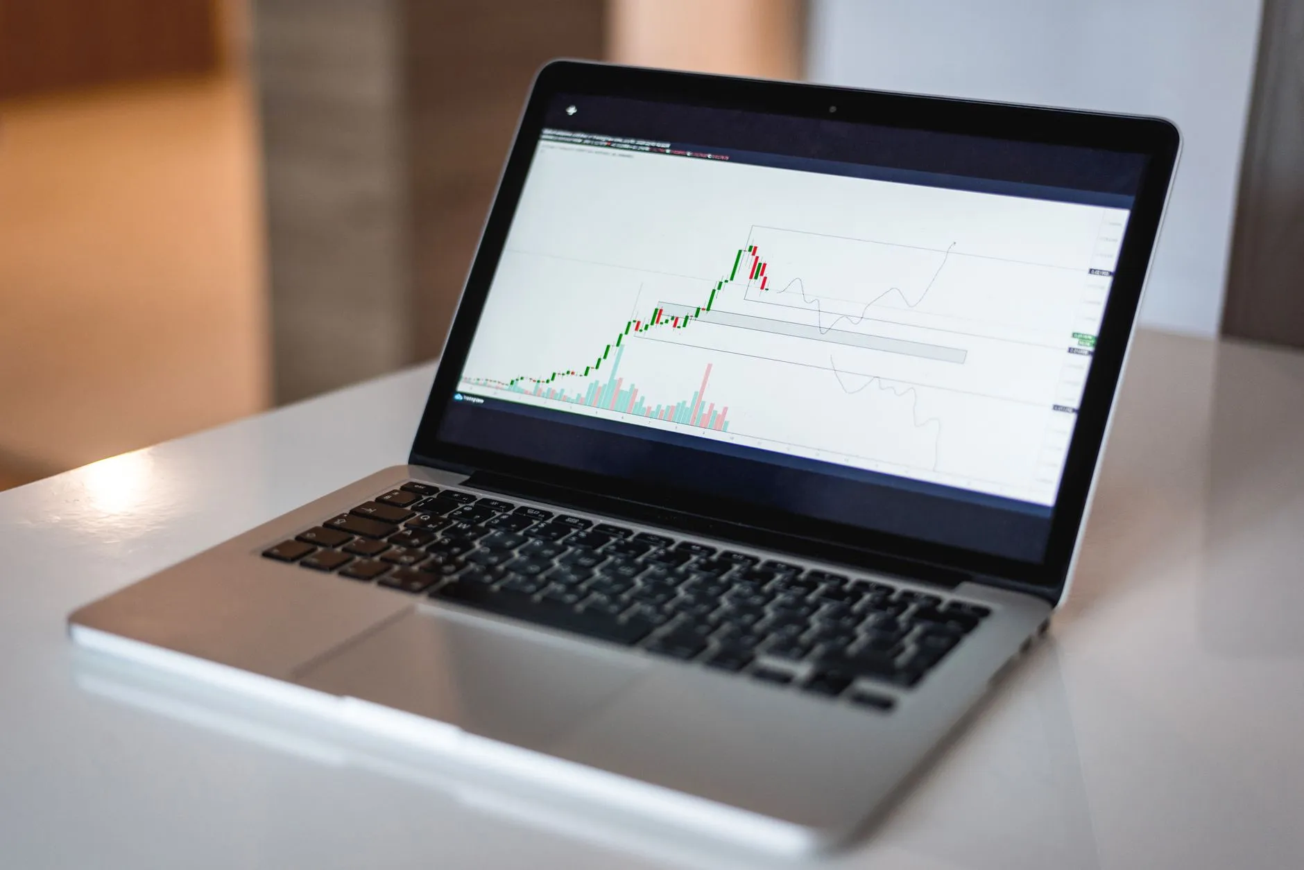 智能硬件电路设计中EMC与ESD防护的实用技术要点